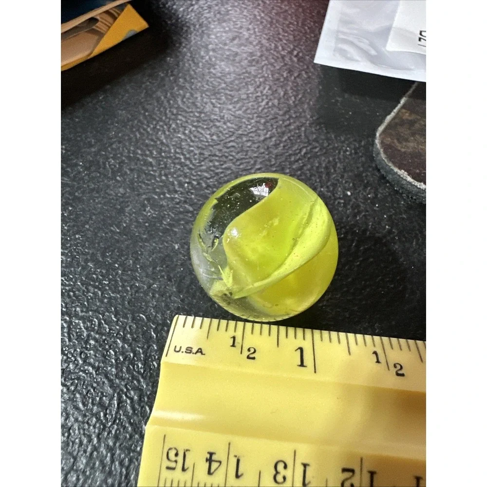 Vintage Cat's Eye Art Glass Marble Collectible Yellow Banana Peach Flower Vein‎